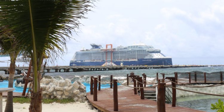 Tras 15 meses sin operaciones, atraca en Costa Maya crucero de Estados Unidos Foto: Especial