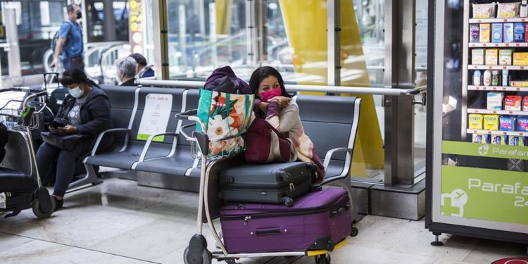 Un estudio advierte de que los viajes internacionales pueden transportar cepas de superbacterias resistentes