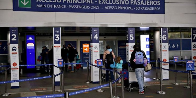 Viajes al exterior: qué dice la declaración jurada que se firma para salir del país