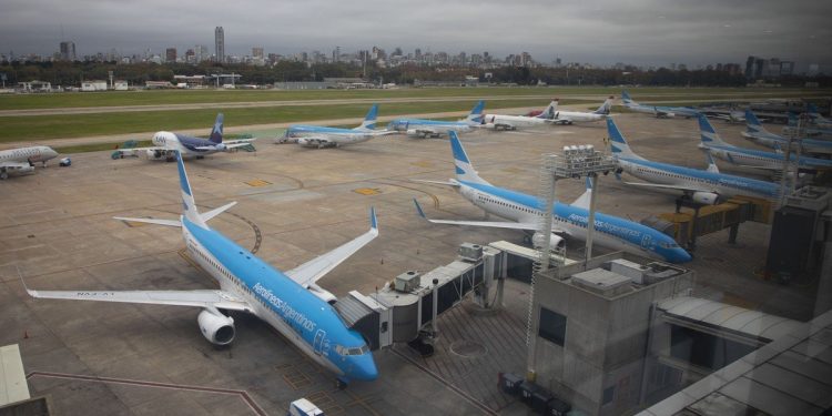 cómo reclamar la plata de los vuelos y qué hacer si no la devuelven