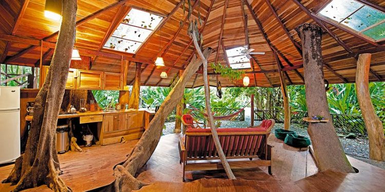 Tree House El primer piso de una casa de madera en Costa Rica