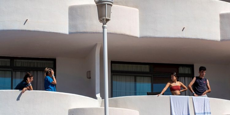 ¿Quién paga la estancia en hoteles de los estudiantes que guardan cuarentena en Mallorca?