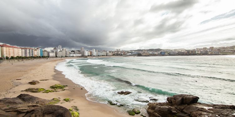 10 playas para surfear a menos de una hora de A Coruña