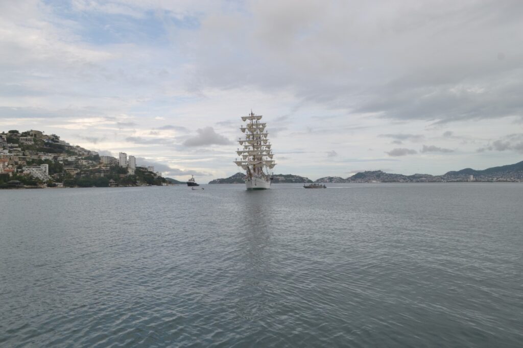 Arriba,“Cuauhtémoc”,puerto,Acapulco,,término ,primera,fase,crucero, instrucción,,“Bicentenario de la Armada de México”,Semar