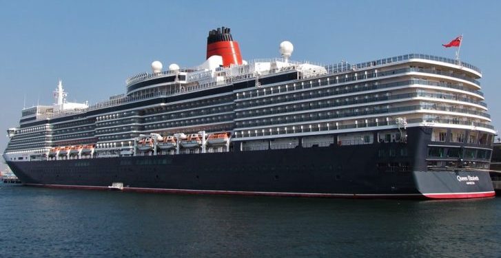 Queen Elizabeth presenta casos de coronavirus frente a las costas de Dorset