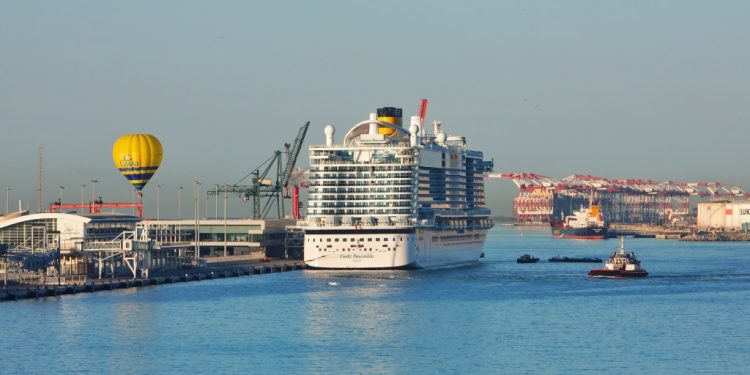 Puerto de Barcelona recibe los nuevos cruceros internacionales de Costa Smeralda