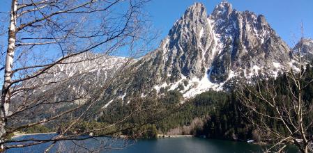 El estany de Sant Maurici y Els Encantats