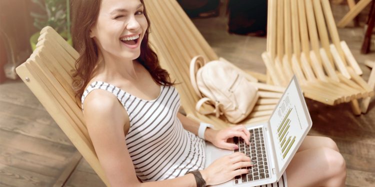 5 formas de viajar por el mundo y trabajar a distancia desde hoteles 5 estrellas, resorts y casas de lujo este año