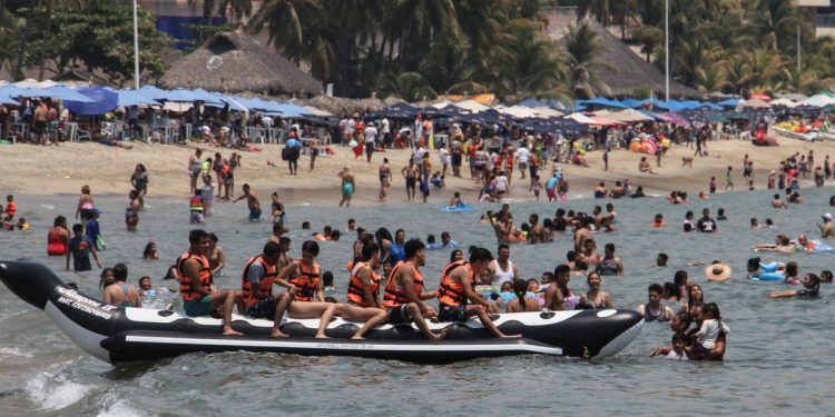 Acapulco podría regresar a semáforo amarillo por repunte de COVID-19
