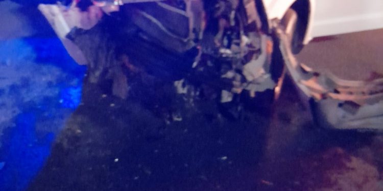 Ambos vehículos quedaron muy dañados por la colisión.