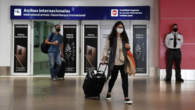 Agencias temen más restricciones por bajo acatamiento a la cuarentena de regreso