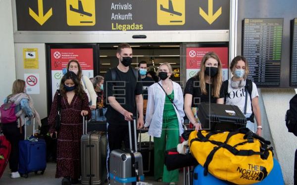 Alemania aumenta la alerta sobre España y los británicos se lanzan a reservar