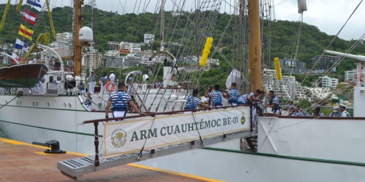 Arriba,“Cuauhtémoc”,puerto,Acapulco,,término ,primera,fase,crucero, instrucción,,“Bicentenario de la Armada de México”,Semar