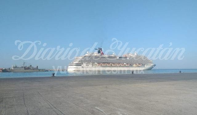 Arriba a Progreso el crucero Carnival Breeze