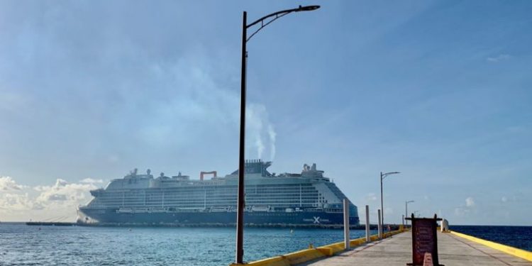 Atraca el crucero 'Celebrity Edge' con mil 500 pasajeros a Mahahual