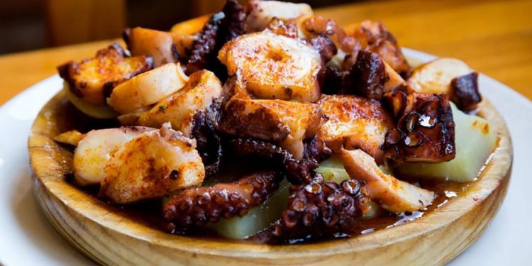 El recuerdo del sazón de “Pulpo a feira”, platillo sin igual, arraiga en quien visita O Carballiño