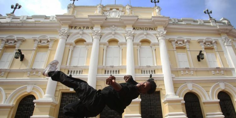Bailarín busca apoyo para dar su mejor paso en mundial de Breaking - Cali - Colombia