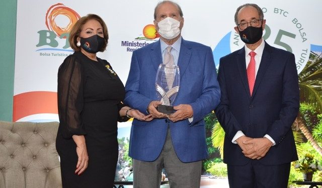 Bolsa Turística reconoce al ministro de turismo y a los empresarios Fabio Herrera y Rafael Blanco Canto
