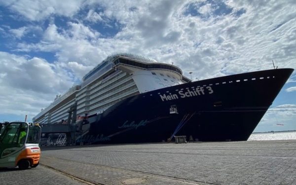 Bremerhaven celebra retorno del MS Mein Schiff 3 en un crucero azul
