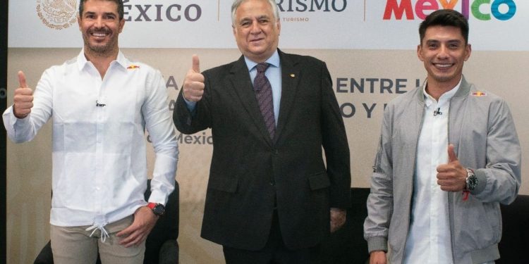 'Checo' Pérez y RedBull firman alianza con Sectur para promover destinos turísticos en México