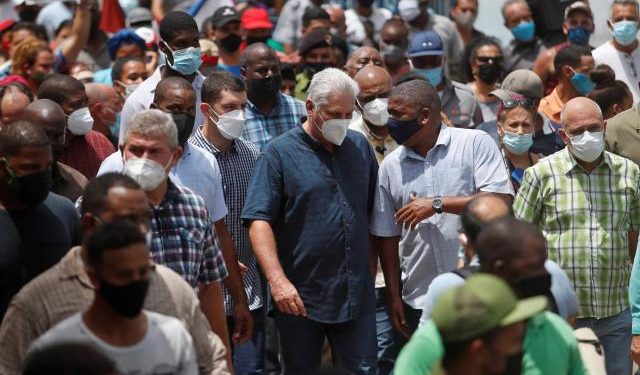 Cientos de manifestantes toman la calle en La Habana al grito de "libertad"