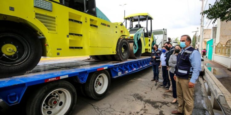 Con maquinaria nueva, arranca Salum rehabilitación de vialidades y cruceros