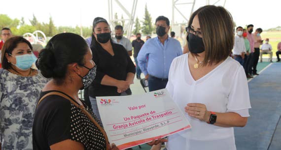 Continúa DIF Estatal con entrega de apoyos