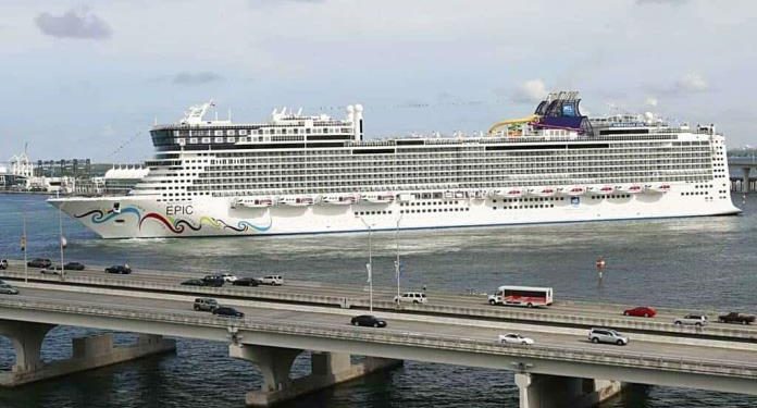 Corte bloquea fallo de juez sobre cruceros en Florida