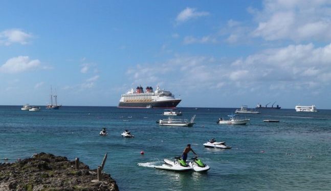 Cruceros no están incluidos en plan de reapertura de cinco fases de Islas Caimán