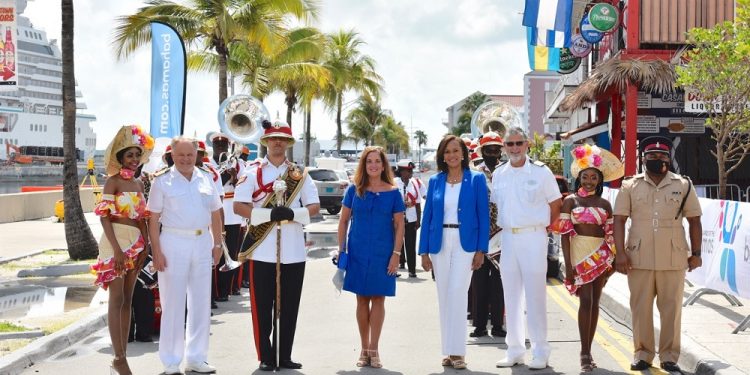 Crystal Serenity zarpa por primera vez desde 2020