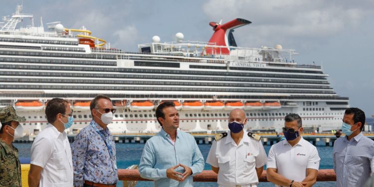 Dan la bienvenida al crucero "Carnival Vista" en Cozumel