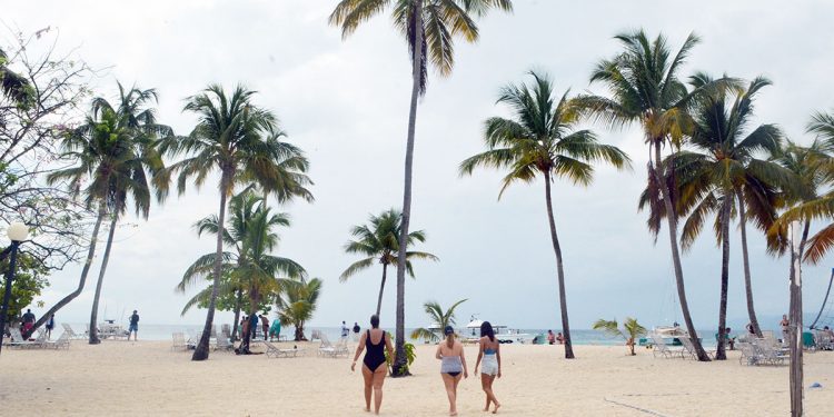 Demanda turística del PIB generó US$85,468 millones a República Dominicana en 10 años