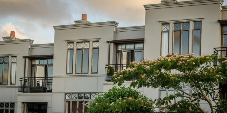 Destinos turísticos decentralizan la vivienda : Inmobiliare