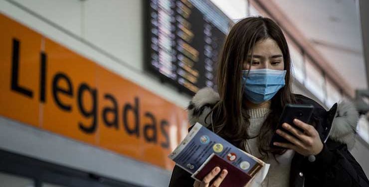EU mantiene restricciones a viajes internacionales por variante Delta