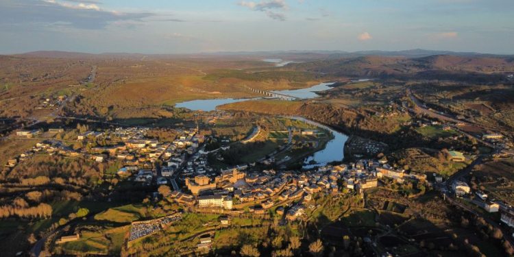 El Ayuntamiento de Puebla de Sanabria presenta su candidatura a la iniciativa piloto Best Tourism Villages