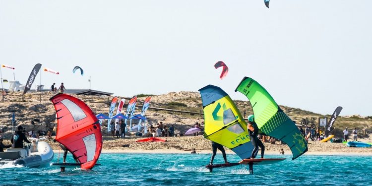 El Wing Foil estrena en S’Arenal su circuito exclusivo