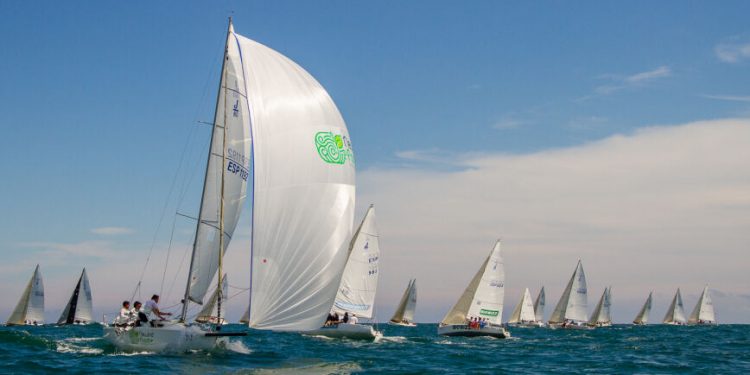 El cntabro NeWind Foods se proclama campen del mundo de J80 en Dinamarca