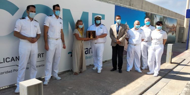 El crucero Aida Perla hace su primera escala en el Puerto de Alicante
