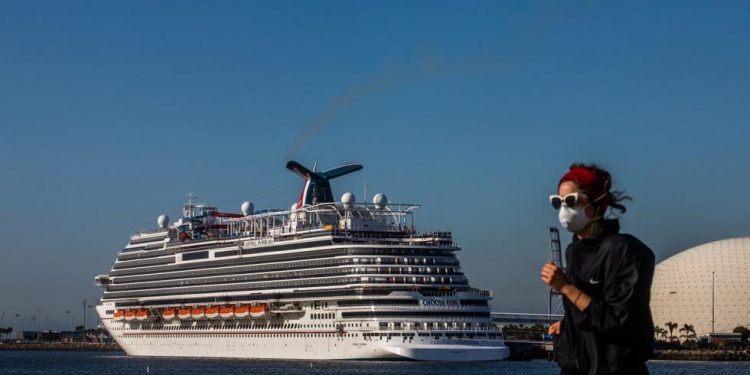 El primer crucero con pasajeros desde EE.UU. marca nuevo amanecer del sector | MUNDO
