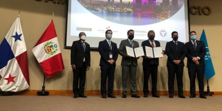Empresarios panameñosy peruanos intercambian información de negocios - Negocios