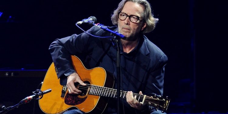 Eric Clapton no tocar&aacute; en lugares que pidan certificado de vacunaci&oacute;n
