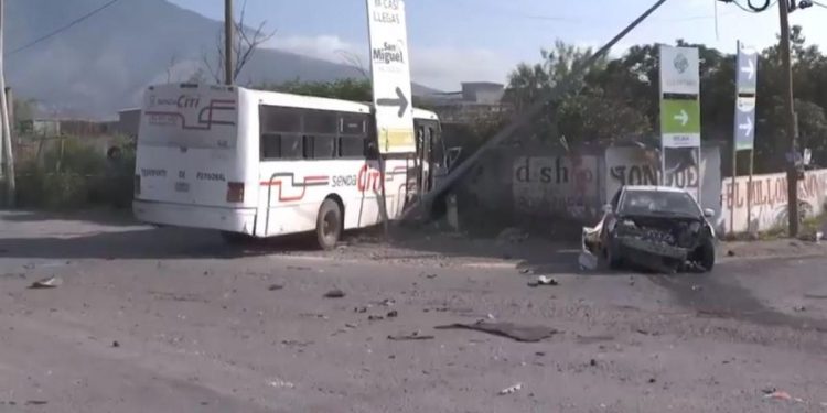 Escobedo. Muere joven arrollado por camión tras choque de crucero