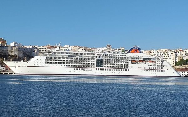 España: Crucero atraca en Puerto de Mahón tras 20 meses de espera