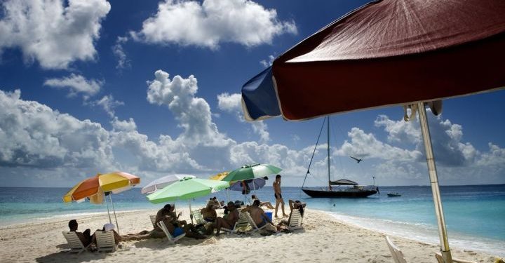 Estudiantes de Puebla no se contagiaron de Covid en Cancún: Cofepris