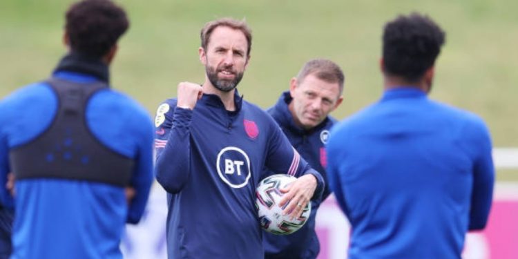 Gareth Southgate (50) durante un entrenamiento con la selecci