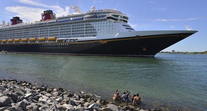 Falla Tribunal contra cruceros en Florida