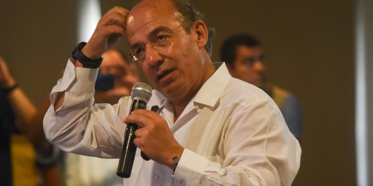 Funcionarios de FCH dieron contratos a presidente del Real Madrid a cambio de viajes