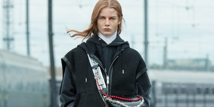 Givenchy: la inspiración detrás del desfile Resort 2022 de Matthew Williams