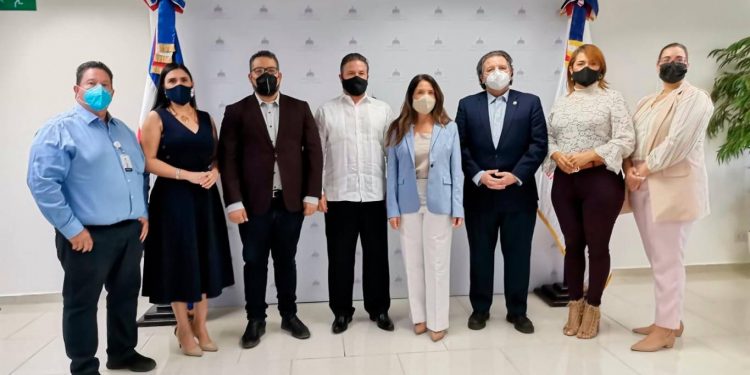 Gobierno inicia jornada permanente de vacunación en Pedernales