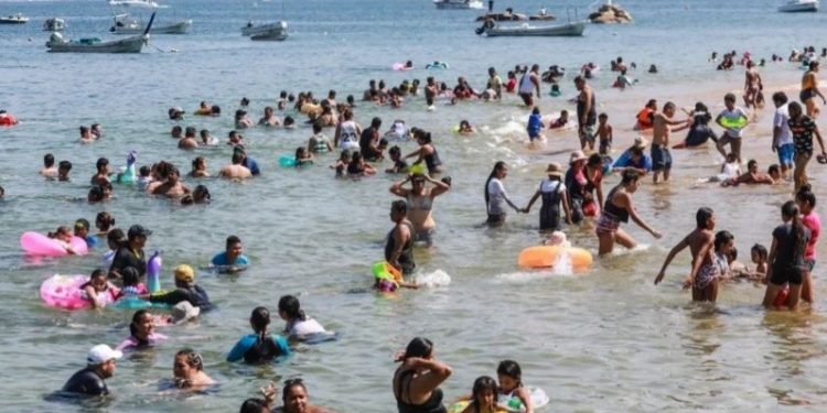 Héctor López: Disparan fiestas y viajes contagios de COVID en León | Periódico AM